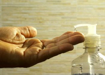 PF investiga venda de álcool gel com teor abaixo do indicado no rótulo