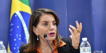 Resistir e avançar, sempre. Por: Profª. Bebel- Deputada Estadual (PT-SP)