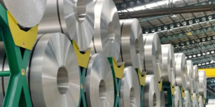 Guerra no Oriente Médio pode abrir oportunidades para o alumínio brasileiro. Artigo: Janaina Donas, presidente-executiva da ABAL